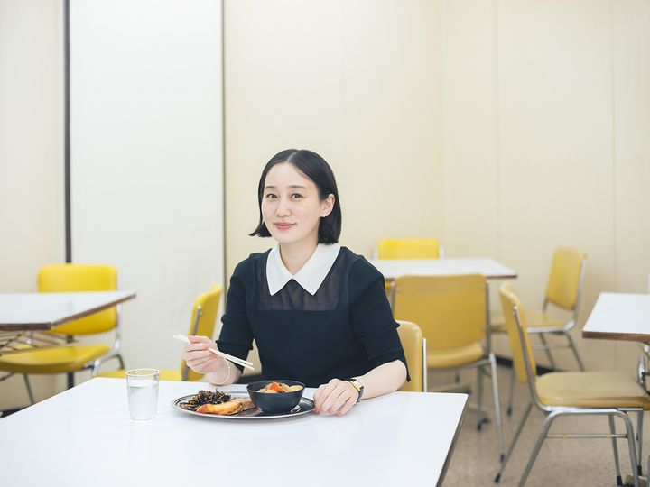 ごはんを食べる平野紗季子