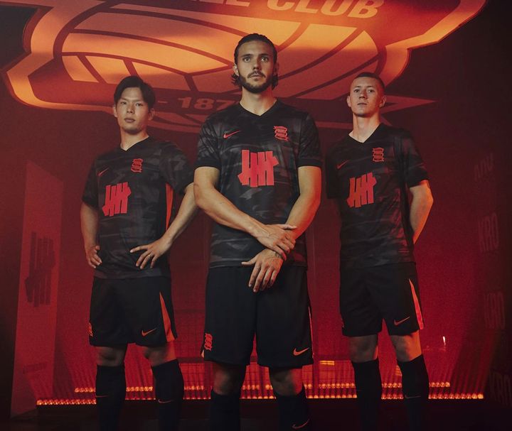 岩田智輝がモデルに！バーミンガム、街着向きの新ユニフォームを発表 「UNDEFEATED」が鮮烈な威圧デザイン