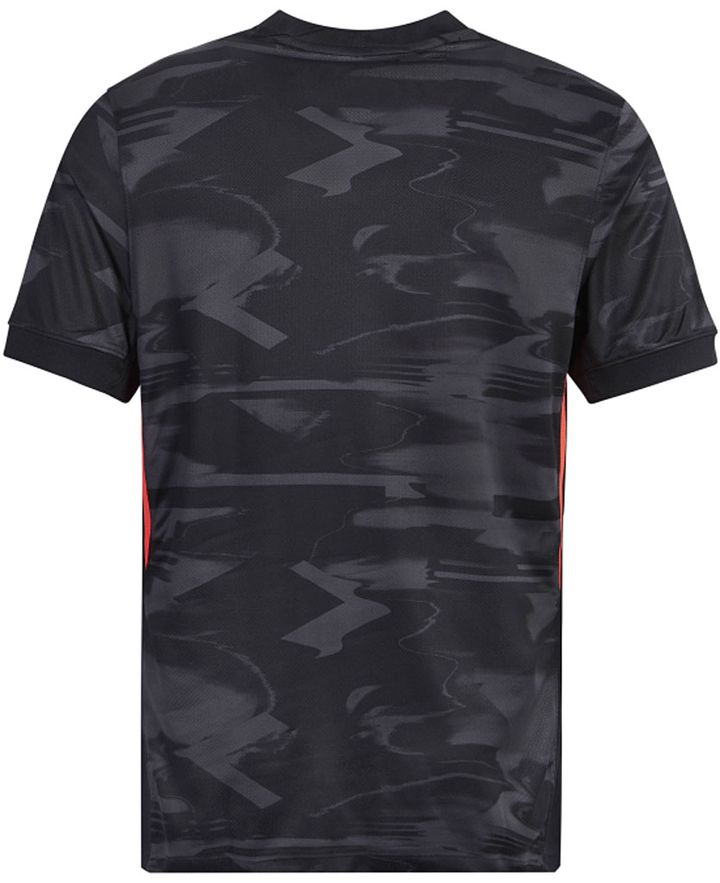 岩田智輝がモデルに！バーミンガム、街着向きの新ユニフォームを発表 「UNDEFEATED」が鮮烈な威圧デザイン