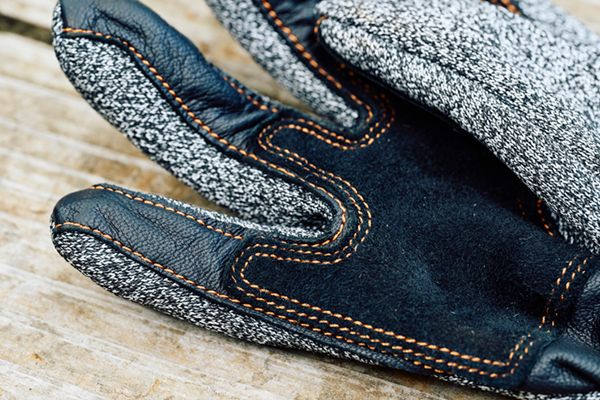 コスパ最強！上級キャンパーがおすすめする耐切創グローブが天才すぎる！