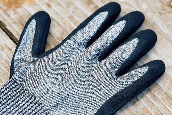 コスパ最強！上級キャンパーがおすすめする耐切創グローブが天才すぎる！