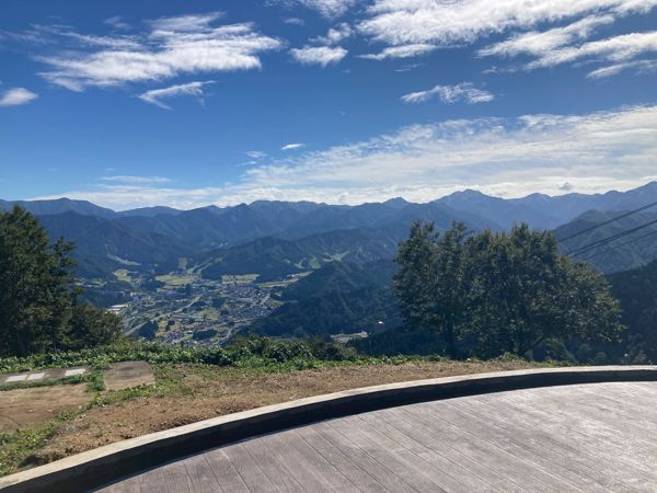 雲や空と一体となる絶景を体感できるくもカフェにテラスデッキが誕生！【湯沢高原パノラマパーク】