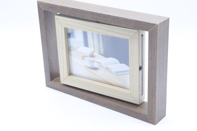 ダイソー フォトフレームL判（回転式）