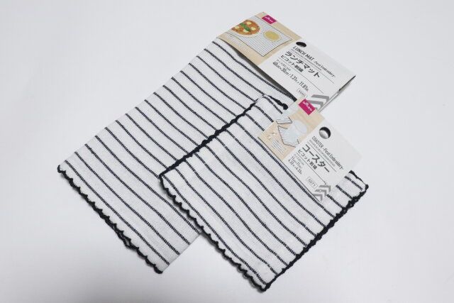 ダイソー ピコット刺繍ランチマット コースター