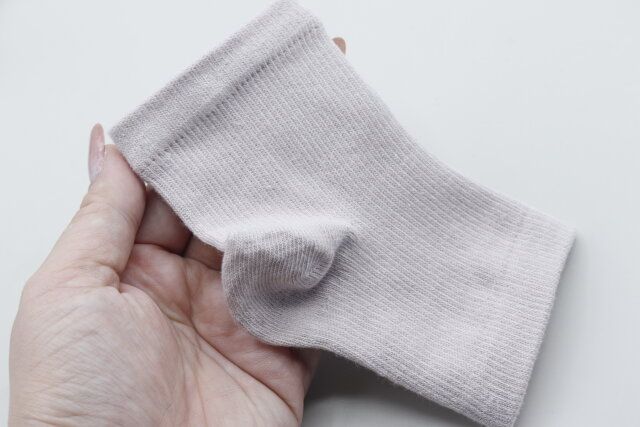 セリア スリミティ保湿用かかとソックス