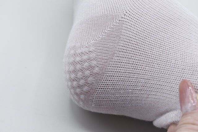 セリア スリミティ保湿用かかとソックス 使用例