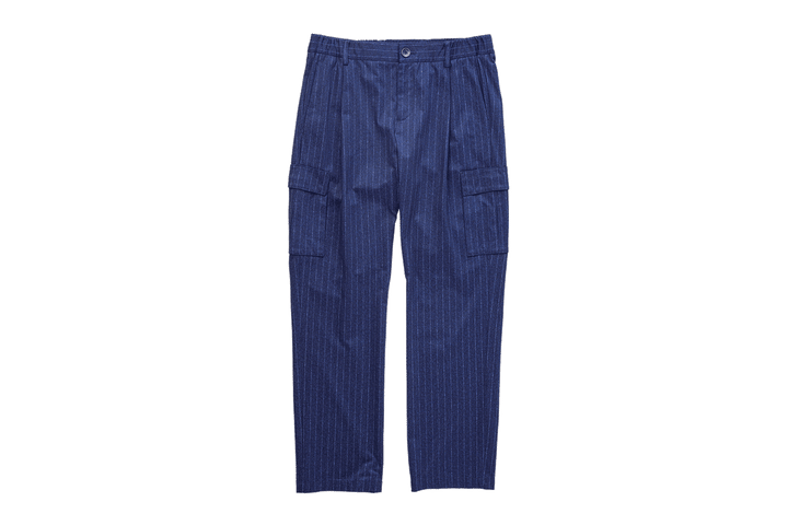 〈ヘルノ〉のカーゴパンツ