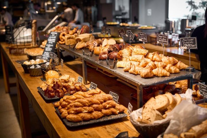 「ランチビュッフェ」平日3500円、土・日曜、祝日4000円。公式サイトから要予約