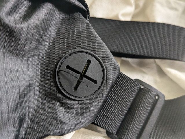 十字のシリコンホール