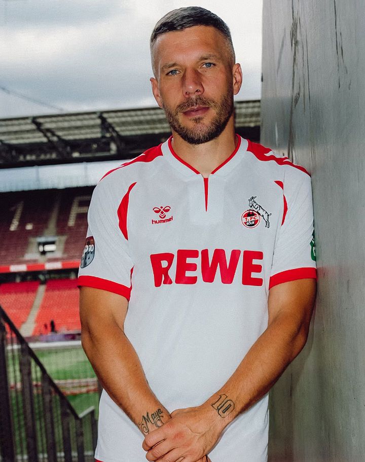 ポドルスキ、最後の勇姿！ケルンが「お別れの特別ユニフォーム」を発表 レジェンドも参加の試合で着用へ