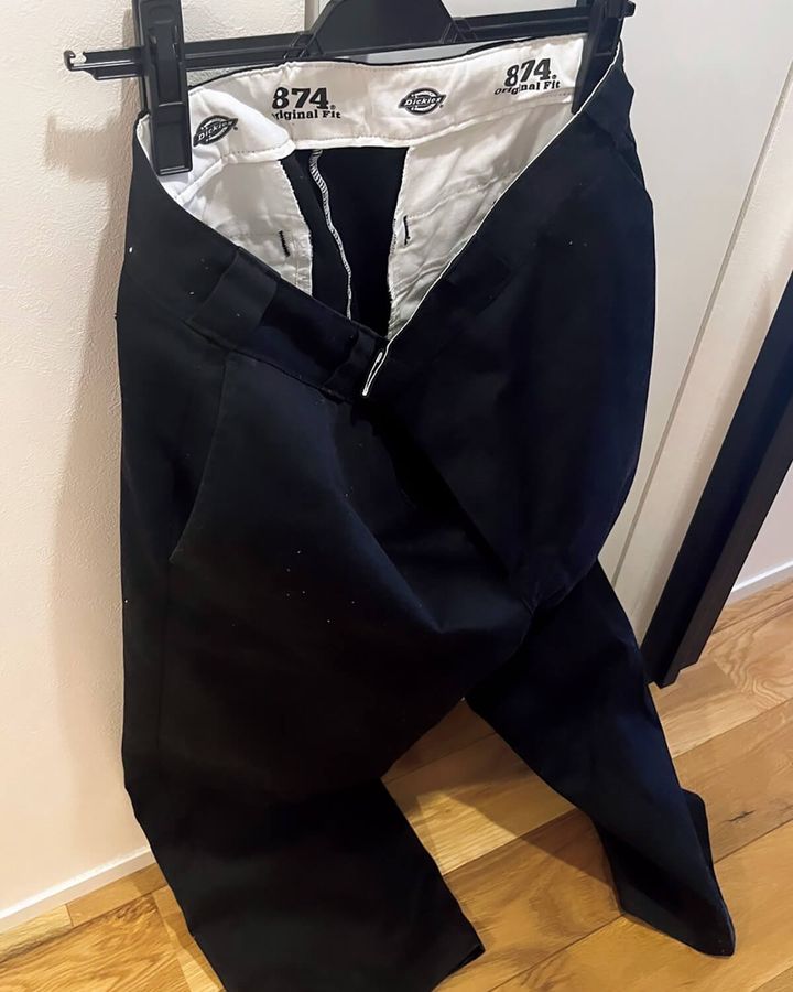 〈ディッキーズ〉のワークパンツ「874」