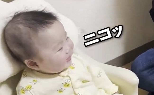 愛犬のおやつタイムに同席したベビー。まさかのできごとが起こって！？！！！