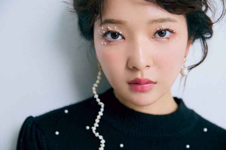 田中芽衣,パールピアス,ワンピース