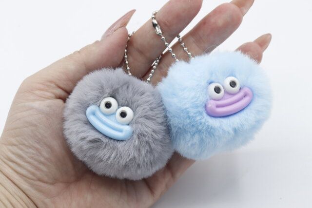 セリア キーホルダー もこもこクリーチャー 色違い