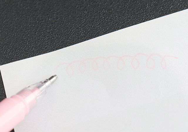 キャンドゥ カッター＆ペンのり 塗布