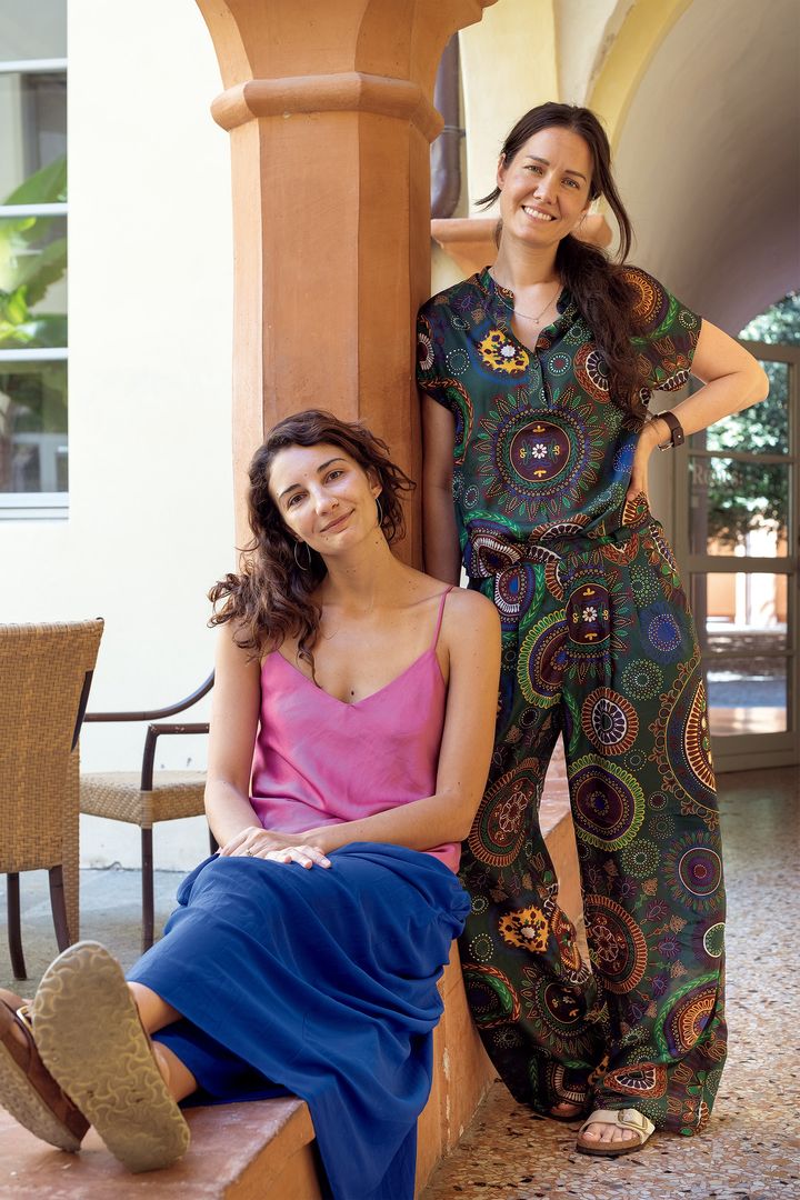 2020年にルーツを立ち上げたジェシカ・ロスヴァル（右）とキャロライン・カプリオッシ。Photo_ Courtesy of Roots