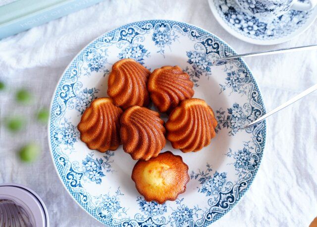 米粉を使ったマドレーヌ お皿に盛り付け