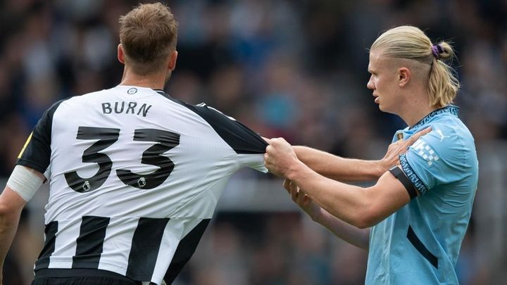 マンチェスター・シティFWハーランド、靴下がズタズタに…血も滲む