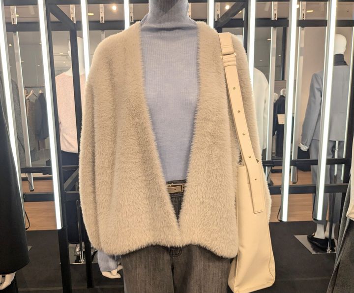 「プラステ」フェザーヤーン