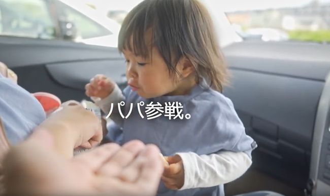 ママ・パパ・ばあばが同時に手を出し「おかしちょーだい！」1歳ベビーはさぁどうする？！！
