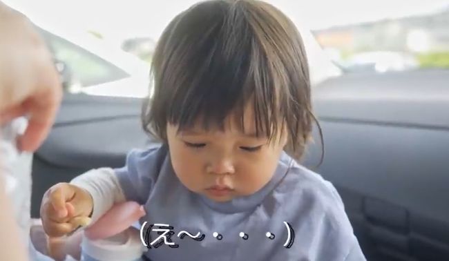 ママ・パパ・ばあばが同時に手を出し「おかしちょーだい！」1歳ベビーはさぁどうする？！！
