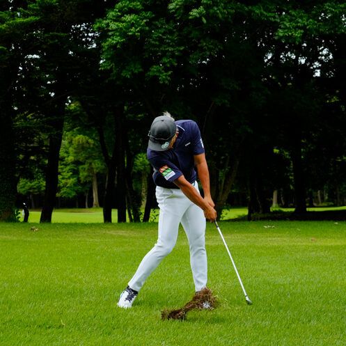 ラフからのショットは「浮いていたら払い打ち」「沈んでいたら打ち込む」が正解！