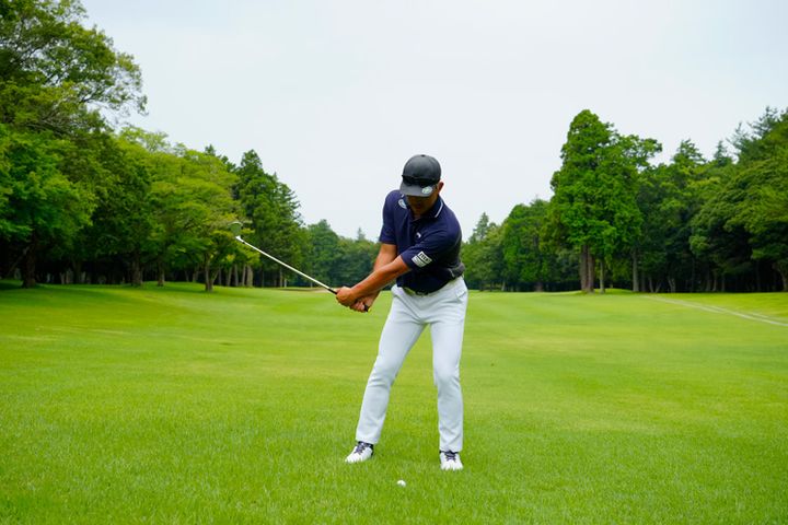 ラフからのショットは「浮いていたら払い打ち」「沈んでいたら打ち込む」が正解！