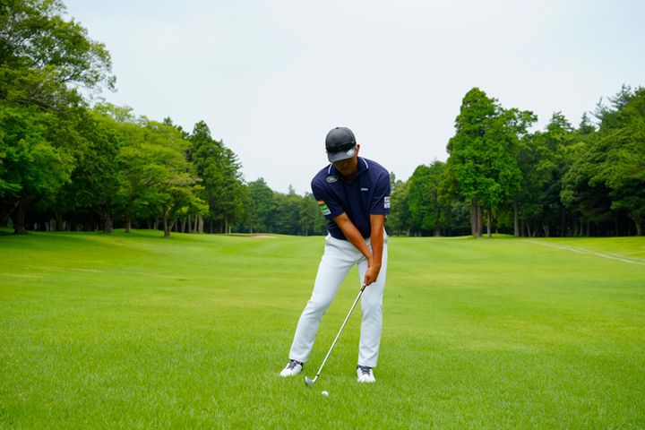 ラフからのショットは「浮いていたら払い打ち」「沈んでいたら打ち込む」が正解！