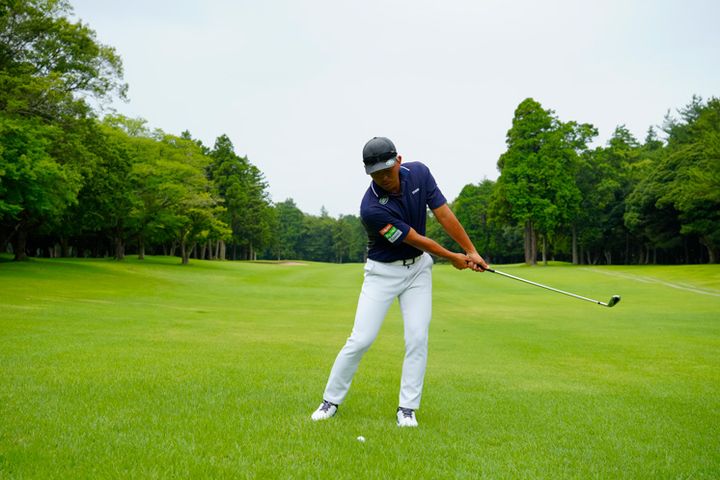 ラフからのショットは「浮いていたら払い打ち」「沈んでいたら打ち込む」が正解！