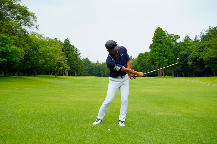 ラフからのショットは「浮いていたら払い打ち」「沈んでいたら打ち込む」が正解！