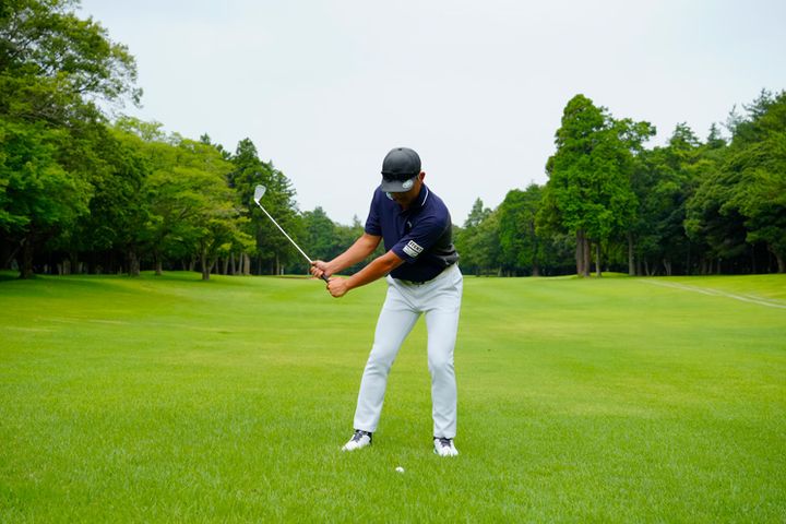 ラフからのショットは「浮いていたら払い打ち」「沈んでいたら打ち込む」が正解！