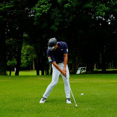 ラフからのショットは「浮いていたら払い打ち」「沈んでいたら打ち込む」が正解！