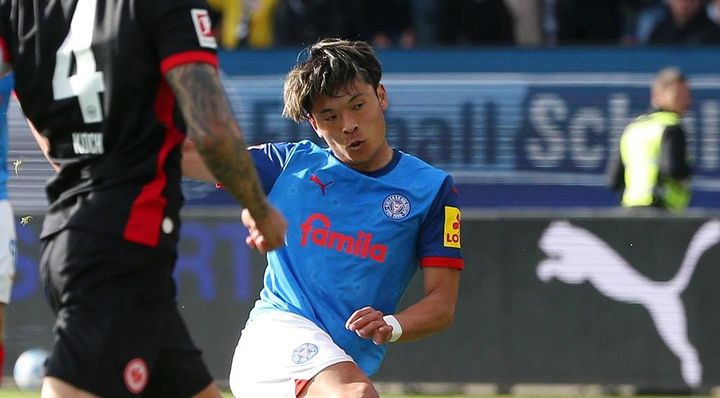 キール町野修斗、ブンデスリーガで2ゴール！「GKほぼノーチャンス」と現地称賛の圧巻ボレーも