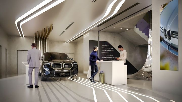 ブランドストアではここでしか体験できないBMW LUXURYの世界観が広がっている。
