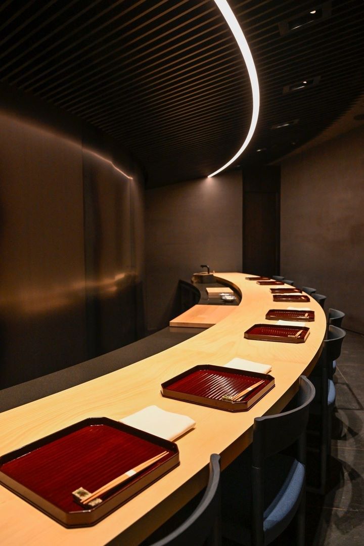 日本料理レストラン「無題」はカウンター8席の完全予約制。