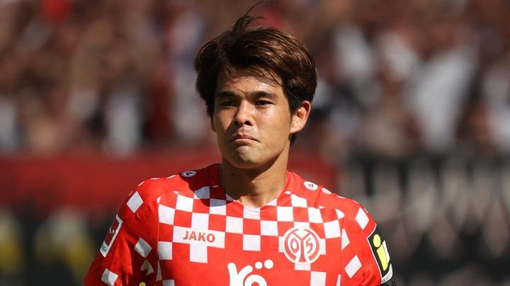 マインツ佐野海舟を削って一発退場の相手選手が謝意 「謝りたい気持ちで…」