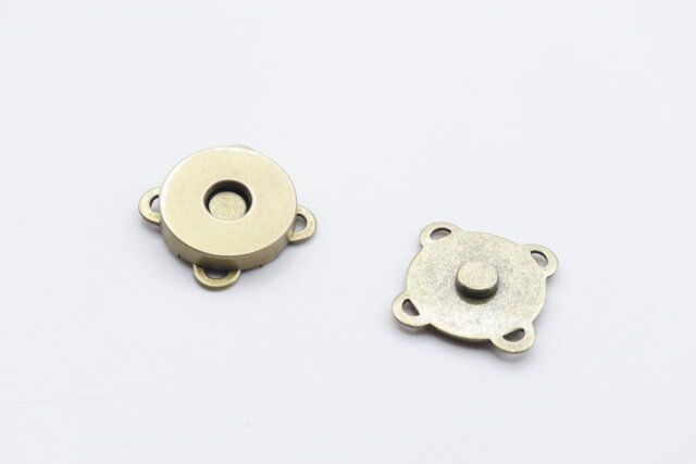 ダイソー マグネットボタン（裁縫タイプ、2個） セット内容