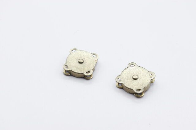 ダイソー マグネットボタン（裁縫タイプ、2個） デザイン