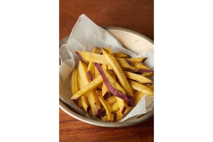 痺れが甘味を引き締める“フライドさつまいもの塩山椒風味”