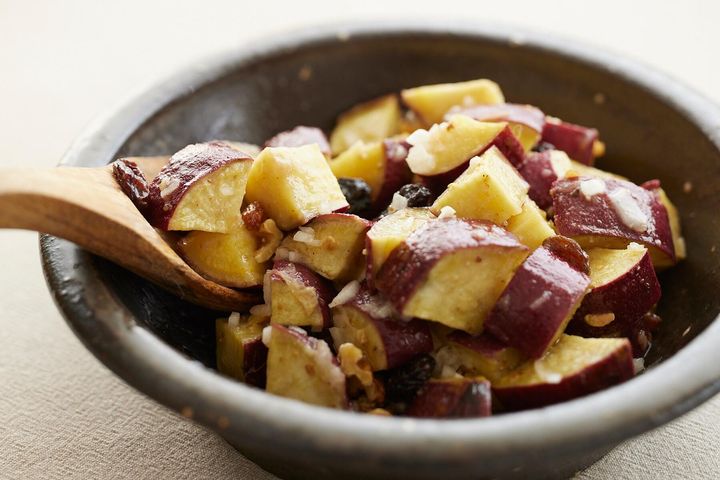 今晩のワインのお供に“さつまいもとレーズンのサラダ”