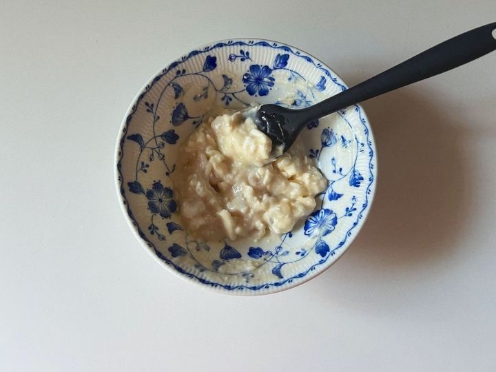 朝食にもぴったりな、さくっとクリーミークリチりんごのトースト【渡辺友美子のコーヒーに合うお菓子のレシピ vol.61 〜レシピで旅するヨーロッパ〜】