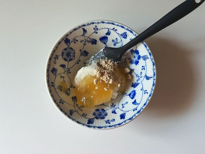 朝食にもぴったりな、さくっとクリーミークリチりんごのトースト【渡辺友美子のコーヒーに合うお菓子のレシピ vol.61 〜レシピで旅するヨーロッパ〜】