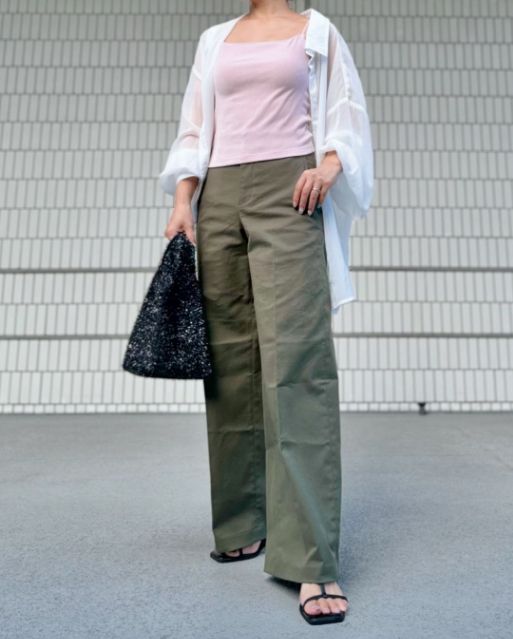 ワイドチノパンツを着たコーデ