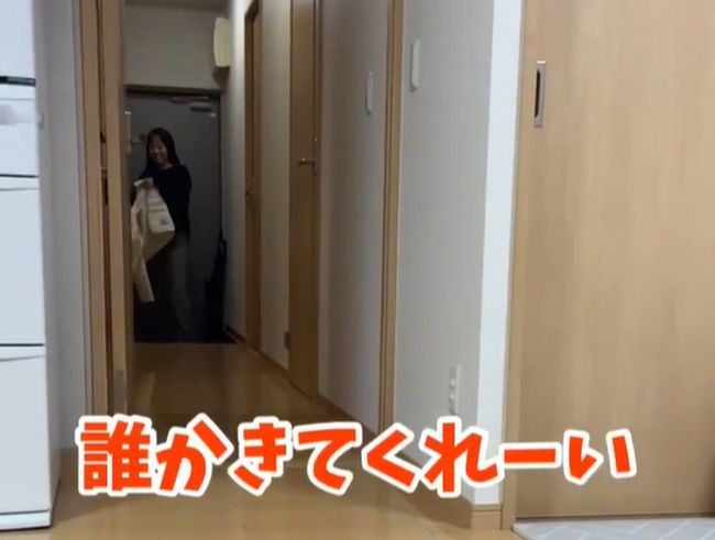 ママ帰宅！待ってた姉妹の予想外の反応に大爆笑！！