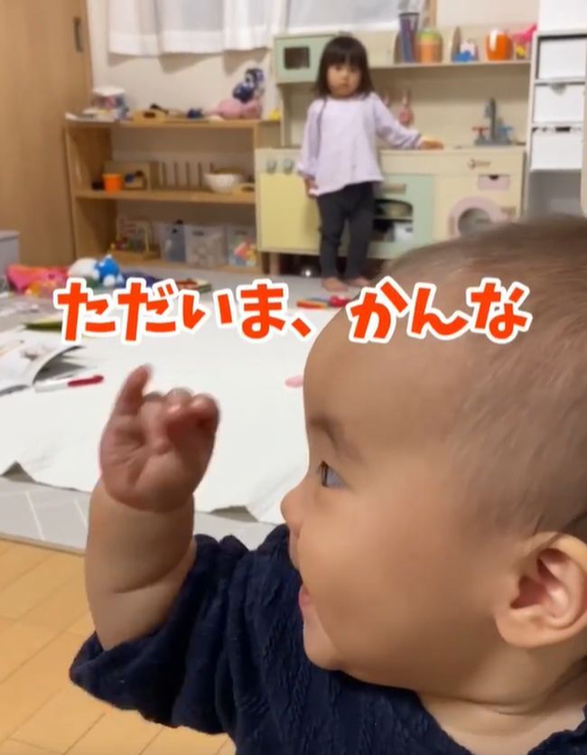 ママ帰宅！待ってた姉妹の予想外の反応に大爆笑！！