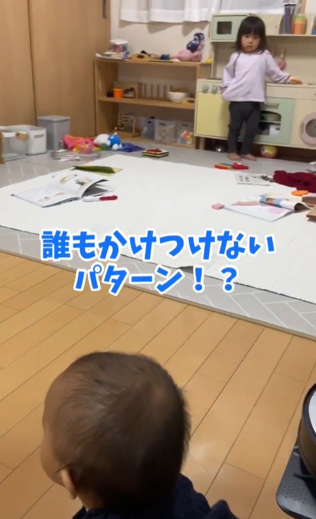 ママ帰宅！待ってた姉妹の予想外の反応に大爆笑！！