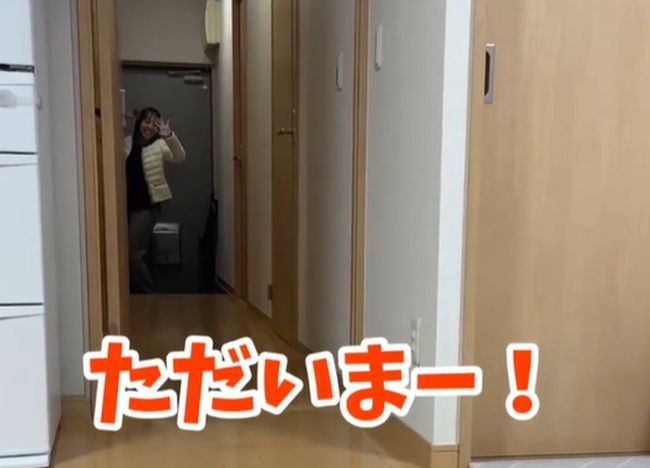 ママ帰宅！待ってた姉妹の予想外の反応に大爆笑！！