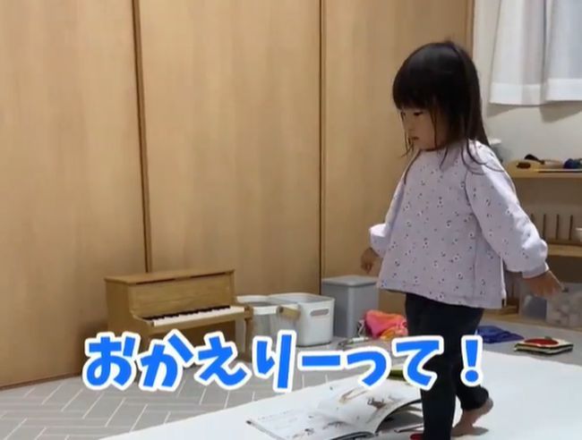 ママ帰宅！待ってた姉妹の予想外の反応に大爆笑！！