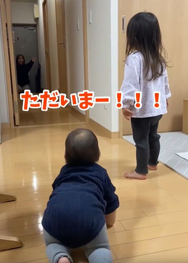 ママ帰宅！待ってた姉妹の予想外の反応に大爆笑！！