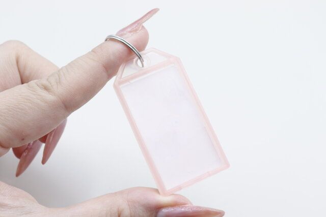 セリア オイスター ネームキーホルダー 紙 透け感